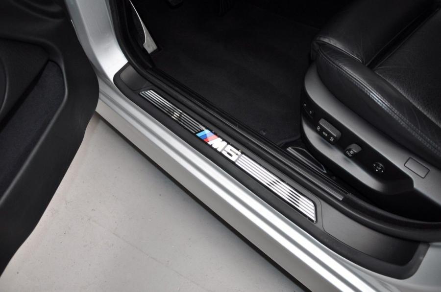 Логотип BMW M5 (E39) 2001 года  (EU) (фото 27 из 50)